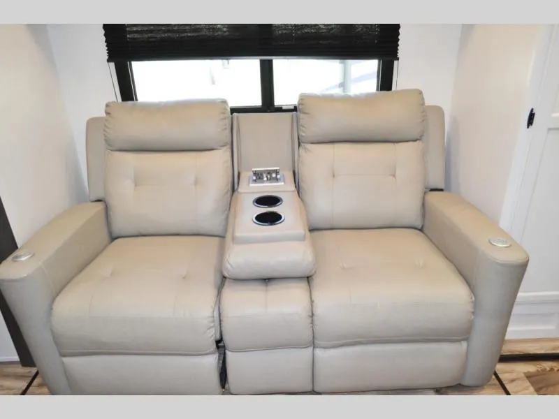 used Travel Trailers Venture SportTrek Touring Edition for sale, in Titusville, FL Thumbnail 7