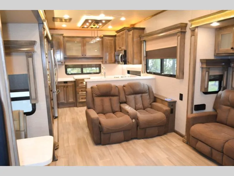 used Fifth Wheel Trailers Vanleigh RV Beacon for sale, in Titusville, FL Thumbnail 6