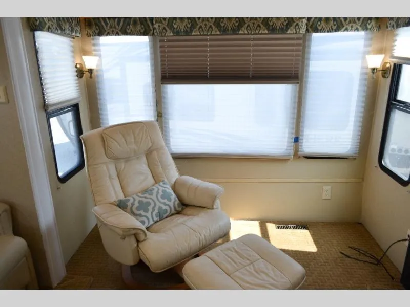 used Fifth Wheel Trailers Carriage Inc. Cameo for sale, in Titusville, FL Thumbnail 8