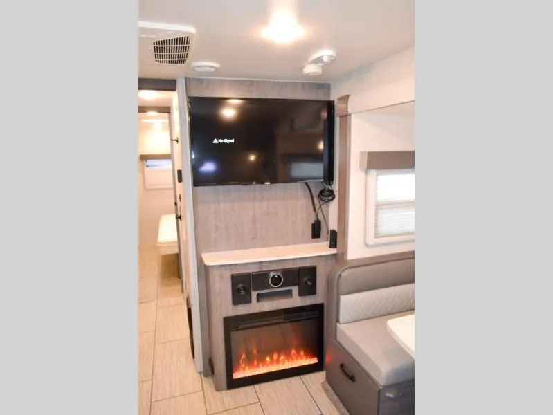 used Travel Trailers Lance Lance Travel Trailers for sale, in Titusville, FL Thumbnail 9