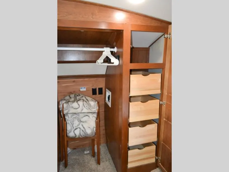 used Fifth Wheel Trailers Forest River Cardinal for sale, in Titusville, FL Thumbnail 30