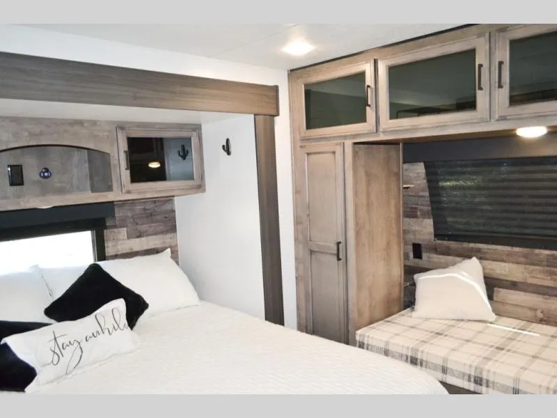 used Travel Trailers Venture SportTrek Touring Edition for sale, in Titusville, FL Thumbnail 23