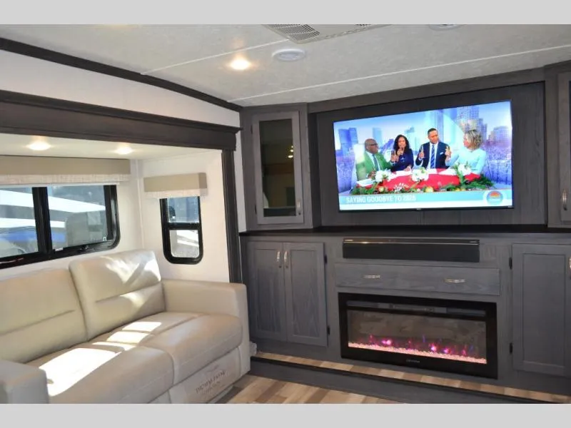 used Fifth Wheel Trailers Coachmen Brookstone for sale, in Titusville, FL Thumbnail 6