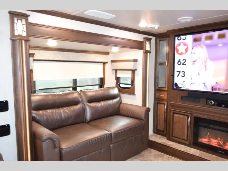 used Fifth Wheel Trailers Heartland RV Landmark 365 for sale, in Titusville, FL Thumbnail 7