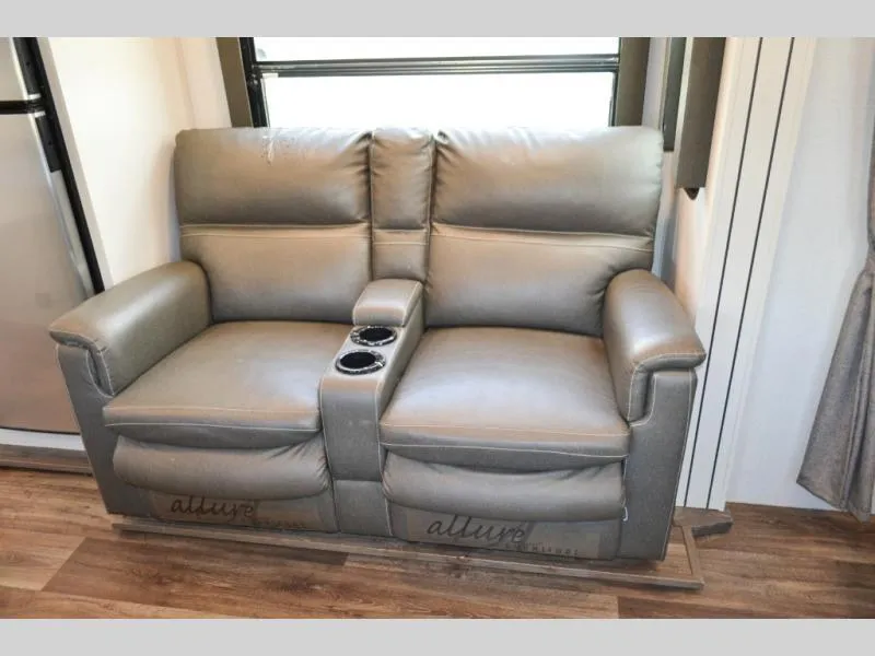 used Travel Trailers Keystone RV Cougar Half-Ton for sale, in Titusville, FL Thumbnail 6