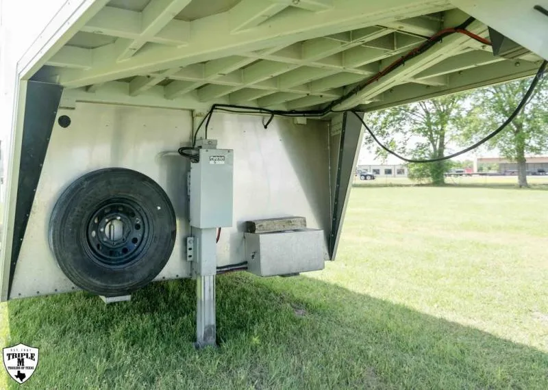 used Horse Trailers Sundowner Trailers  for sale, in Willspoint, TX Thumbnail 17