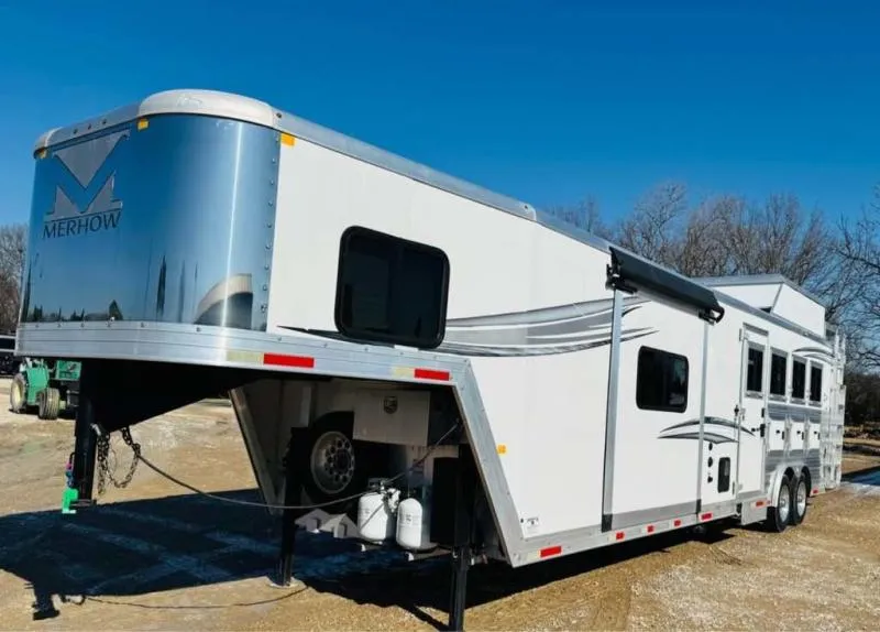 2021 Merhow Trailers NEXT GENERATION Horse Trailer