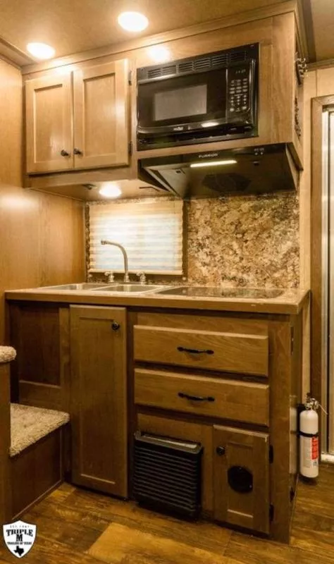 used Horse Trailers Lakota  for sale, in Willspoint, TX Thumbnail 19