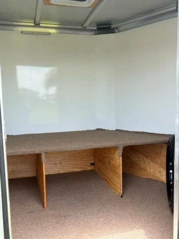 used Horse Trailers Sundowner Trailers  for sale, in Willspoint, TX Thumbnail 2