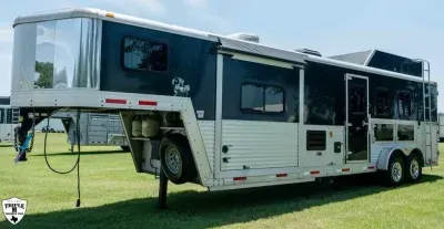 2013 Bison Trailers COACH Horse Trailer