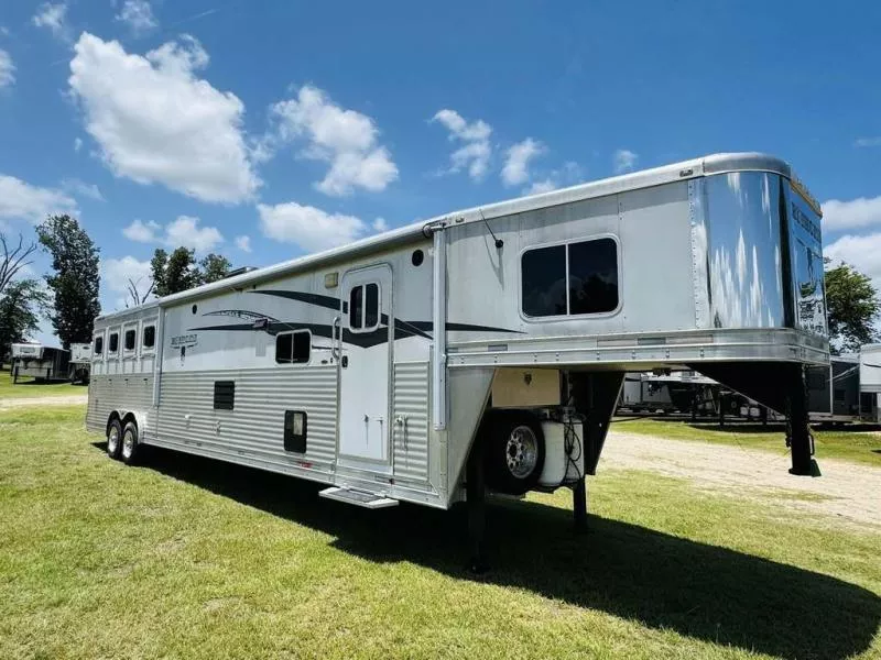 2013 Lakota BH8416 Horse Trailer