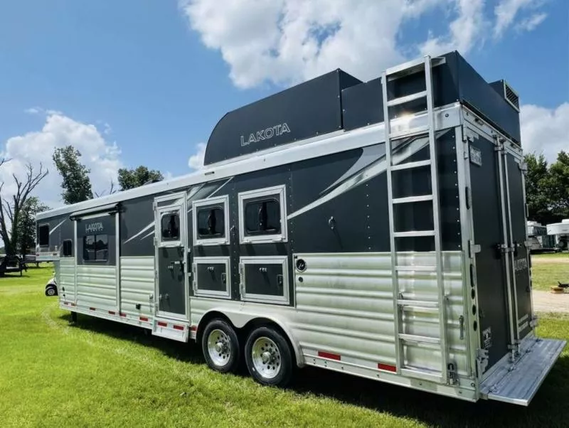 used Horse Trailers Lakota  for sale, in Willspoint, TX Thumbnail 4