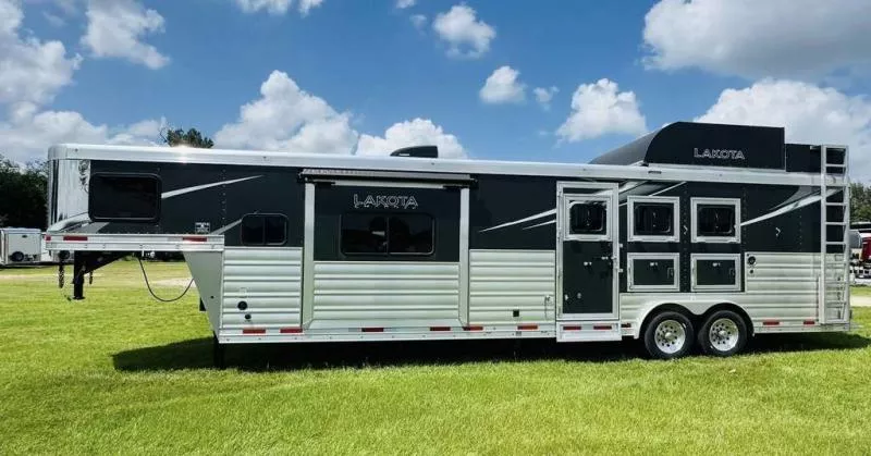 used Horse Trailers Lakota  for sale, in Willspoint, TX Thumbnail 5