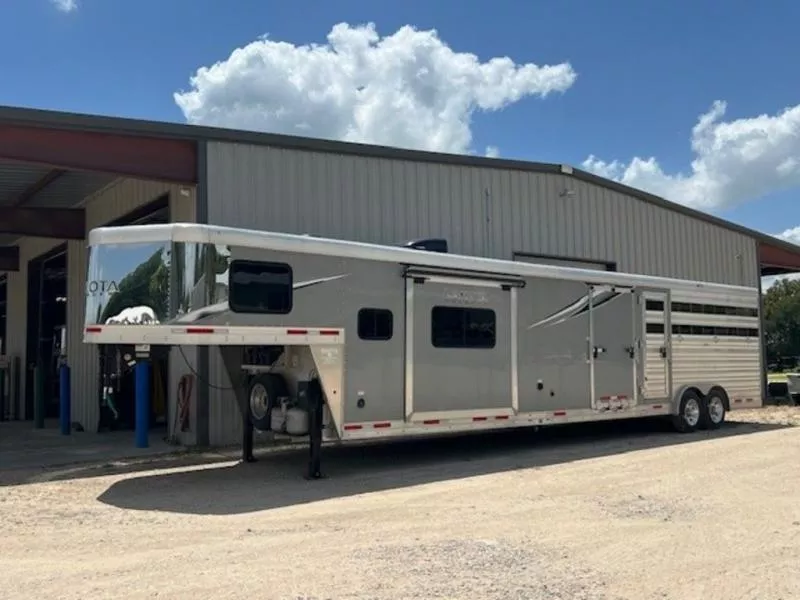 used Horse Trailers Lakota  for sale, in Willspoint, TX Thumbnail 2