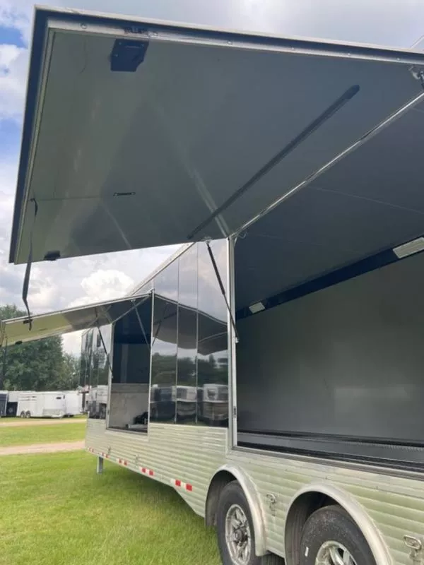used Horse Trailers Sundowner Trailers  for sale, in Willspoint, TX Thumbnail 7