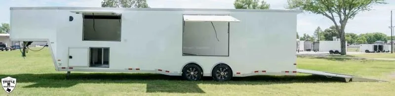 used Horse Trailers Sundowner Trailers  for sale, in Willspoint, TX Thumbnail 2