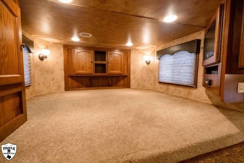 used Horse Trailers Lakota  for sale, in Willspoint, TX Thumbnail 5