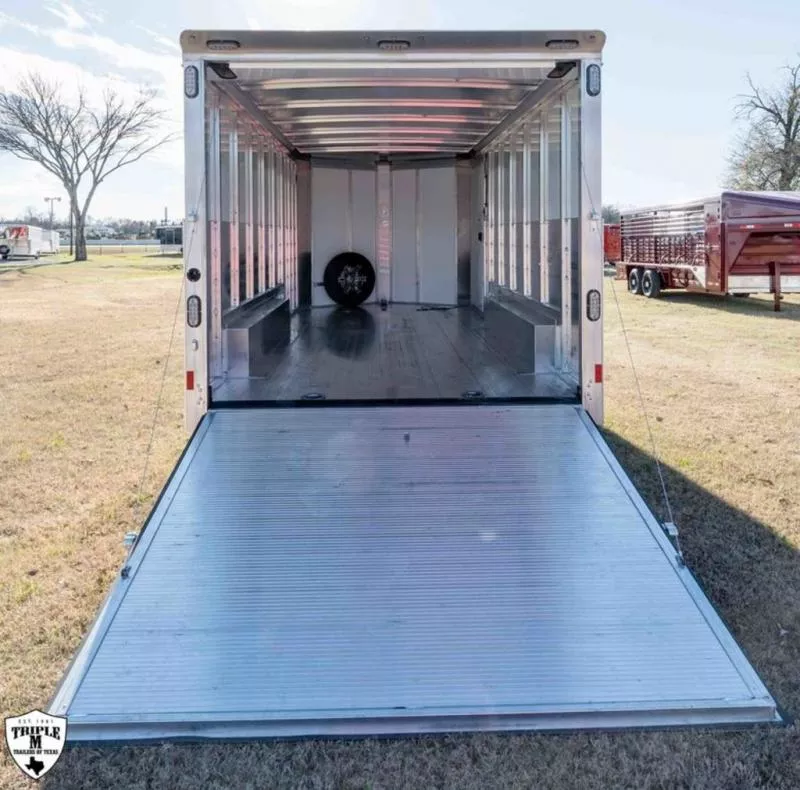 used Horse Trailers Sundowner Trailers  for sale, in Willspoint, TX Thumbnail 4