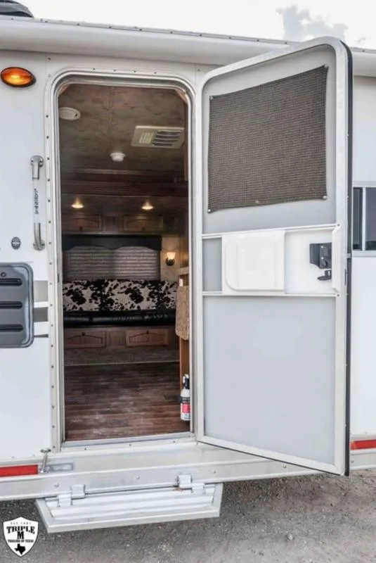 used Horse Trailers Lakota  for sale, in Willspoint, TX Thumbnail 31