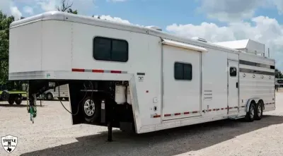 2018 Logan Coach 812 LMT STKCB Horse Trailer