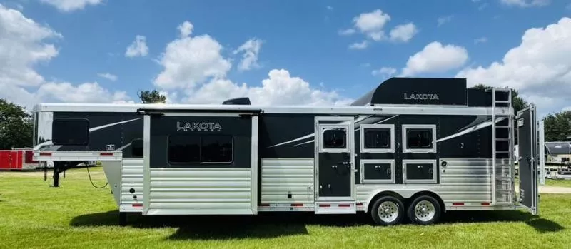used Horse Trailers Lakota  for sale, in Willspoint, TX Thumbnail 6