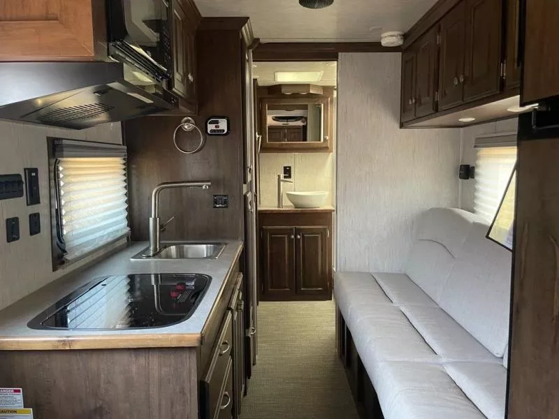 used Horse Trailers Sundowner Trailers  for sale, in Willspoint, TX Thumbnail 6