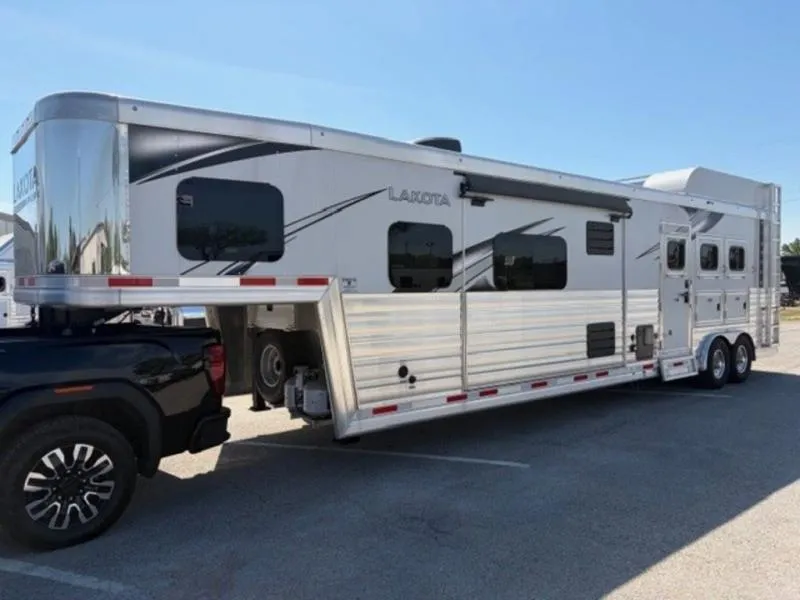 2025 Lakota BIGHORN Horse Trailer