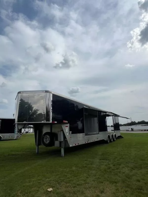 used Horse Trailers Sundowner Trailers  for sale, in Willspoint, TX Thumbnail 4