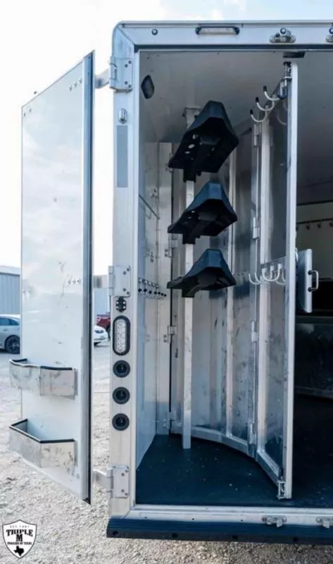 used Horse Trailers Lakota  for sale, in Willspoint, TX Thumbnail 8