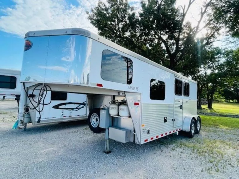 2017 Sundowner Trailers Santa Fe Horse Trailer