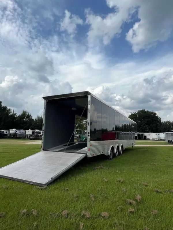used Horse Trailers Sundowner Trailers  for sale, in Willspoint, TX Thumbnail 2