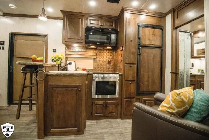 2026 Sundowner Trailers EXECUTIVE Horse Trailer