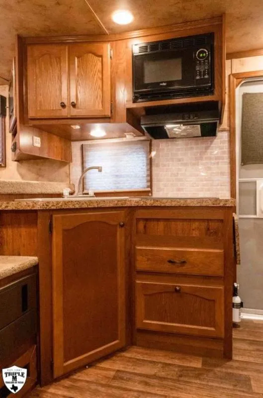 used Horse Trailers Lakota  for sale, in Willspoint, TX Thumbnail 7