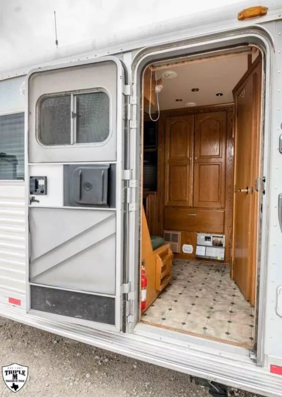 used Horse Trailers Elite Trailers  for sale, in Willspoint, TX Thumbnail 14