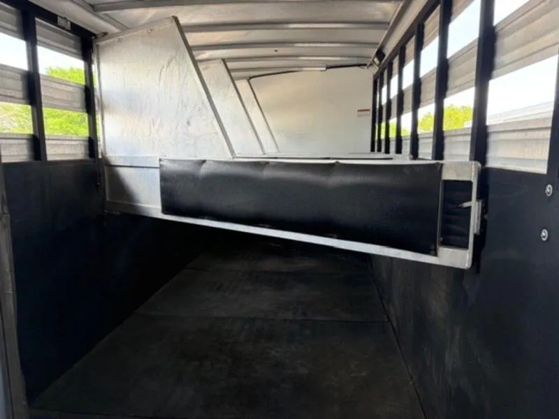 used Horse Trailers Sundowner Trailers  for sale, in Willspoint, TX Thumbnail 2