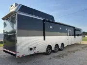 used Horse Trailers Sundowner Trailers  for sale, in Willspoint, TX Thumbnail 4