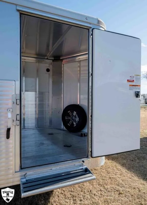 used Horse Trailers Sundowner Trailers  for sale, in Willspoint, TX Thumbnail 8