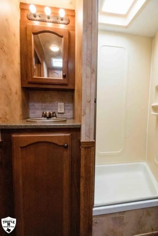 used Horse Trailers Lakota  for sale, in Willspoint, TX Thumbnail 14