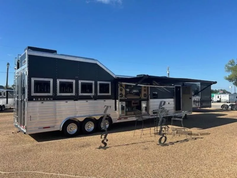 2026 Lakota BIG HORN Horse Trailer
