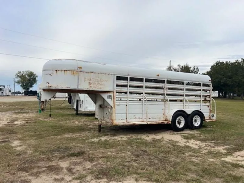 1993 W-W Trailer STOCK Horse Trailer