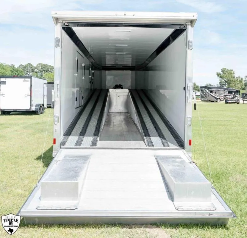 used Horse Trailers Sundowner Trailers  for sale, in Willspoint, TX Thumbnail 6
