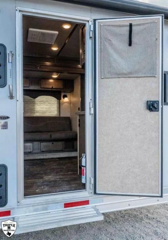 used Horse Trailers Lakota  for sale, in Willspoint, TX Thumbnail 15