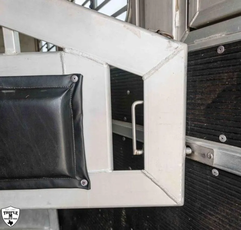 used Horse Trailers Elite Trailers  for sale, in Willspoint, TX Thumbnail 11