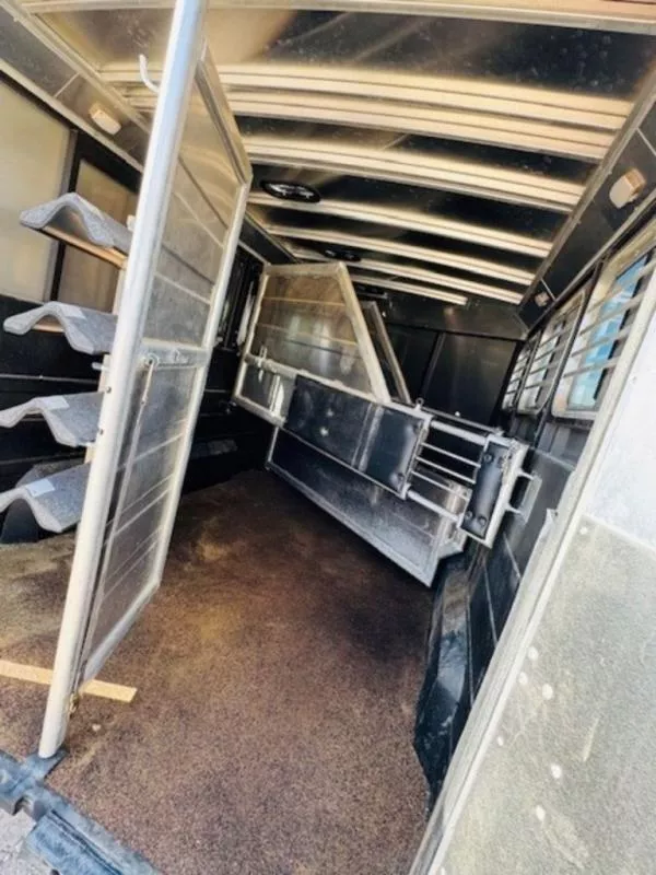 used Horse Trailers Logan Coach  for sale, in Willspoint, TX Thumbnail 3