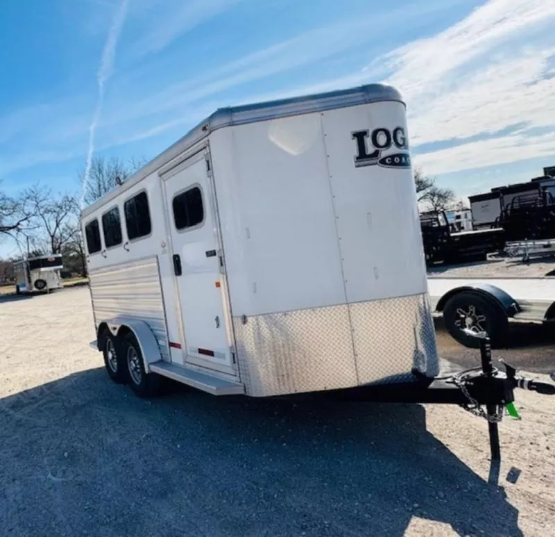 used Horse Trailers Logan Coach  for sale, in Willspoint, TX Thumbnail 4