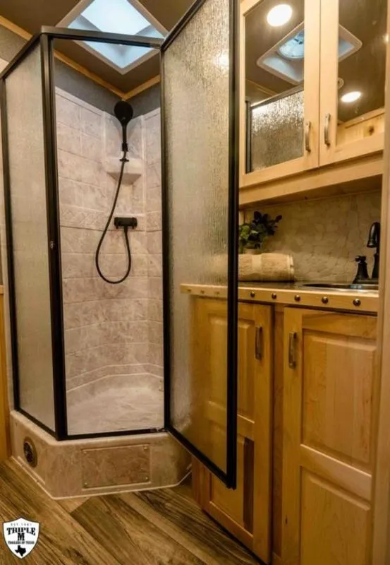 new Horse Trailers Lakota  for sale, in Willspoint, TX Thumbnail 35