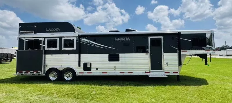 used Horse Trailers Lakota  for sale, in Willspoint, TX Thumbnail 2