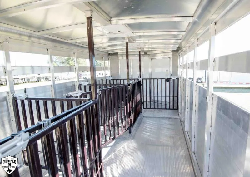 used Horse Trailers Sundowner Trailers  for sale, in Willspoint, TX Thumbnail 3