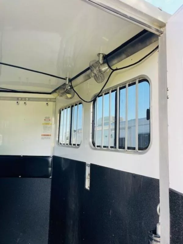 used Horse Trailers Sundowner Trailers  for sale, in Willspoint, TX Thumbnail 4
