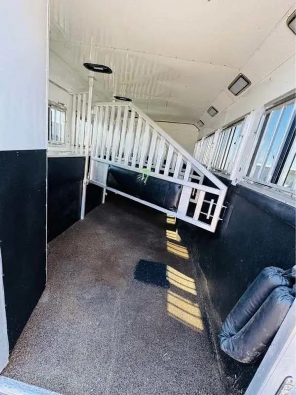 used Horse Trailers Merhow Trailers  for sale, in Willspoint, TX Thumbnail 7